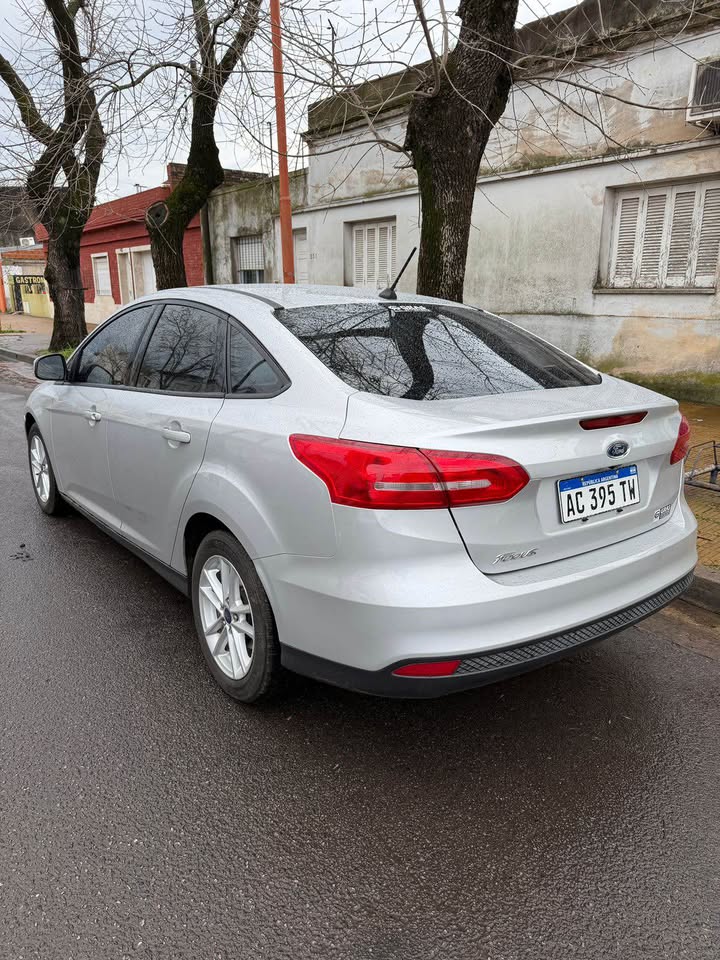 Ford Focus SE Plus 2018, foto 4 de 7