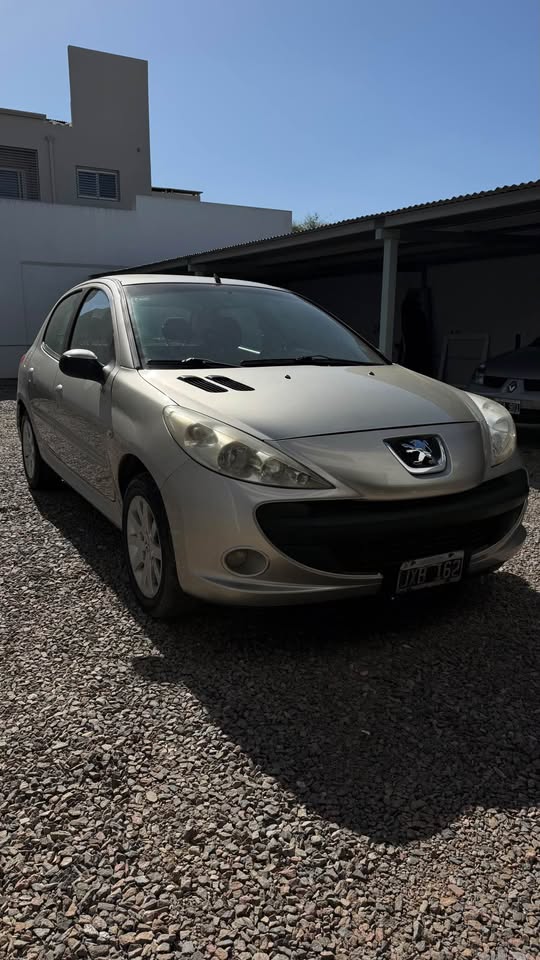 Peugeot 207 XS 2011, foto 2 de 7