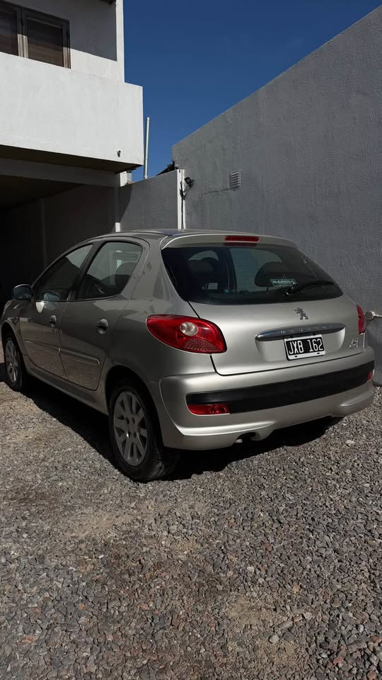 Peugeot 207 XS 2011, foto 3 de 7