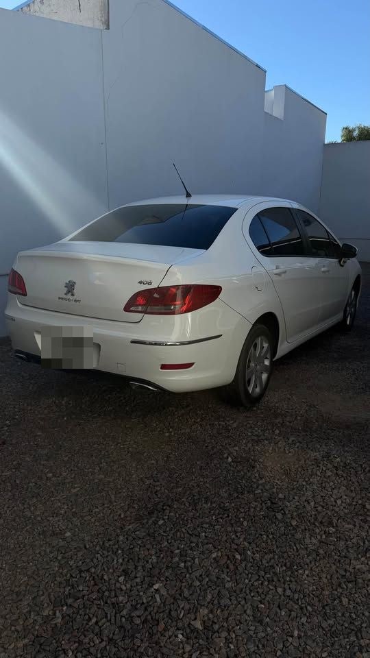 Peugeot 408 Allure HDi 2013, foto 6 de 9