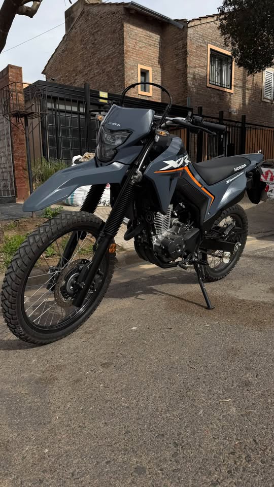 Honda Tornado XR 300 Tornado XR 300 2025, foto principal