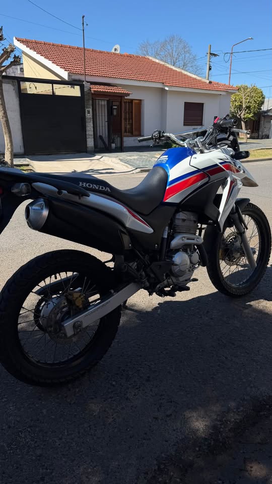 Honda XRE 300 Rally 2019, foto 3 de 6