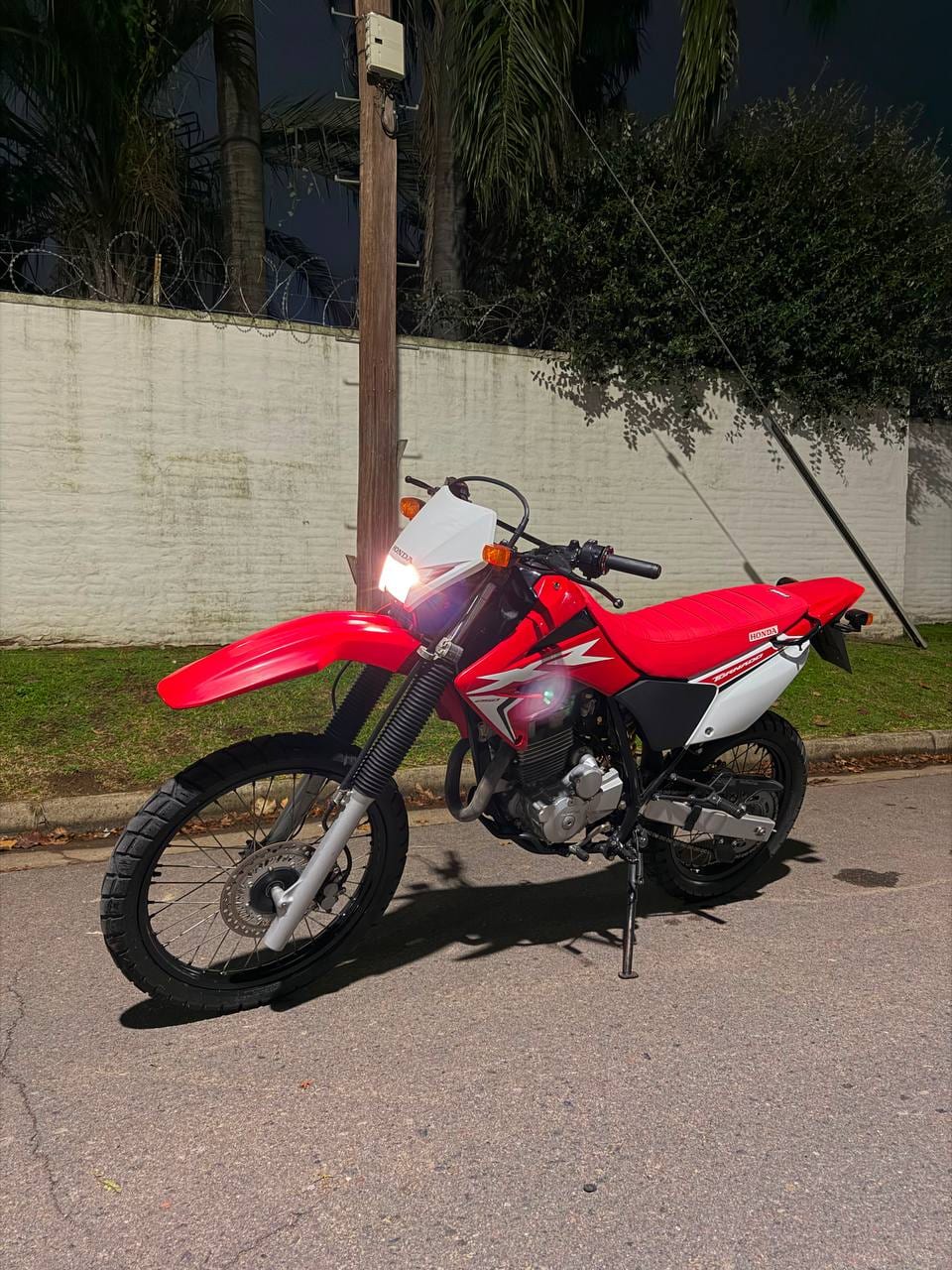 Honda Tornado 250 2018, foto principal